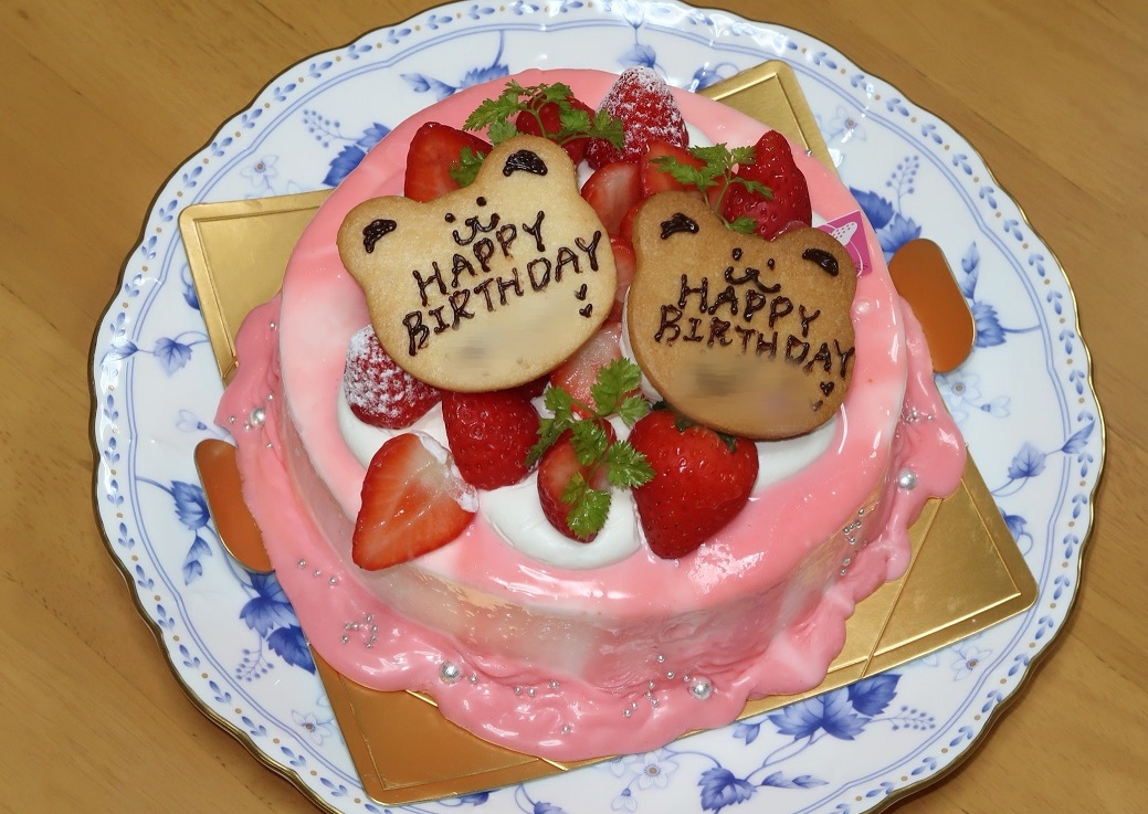 大切な日を「アニバーサリースイーツ ハピネス」のケーキで彩ろう